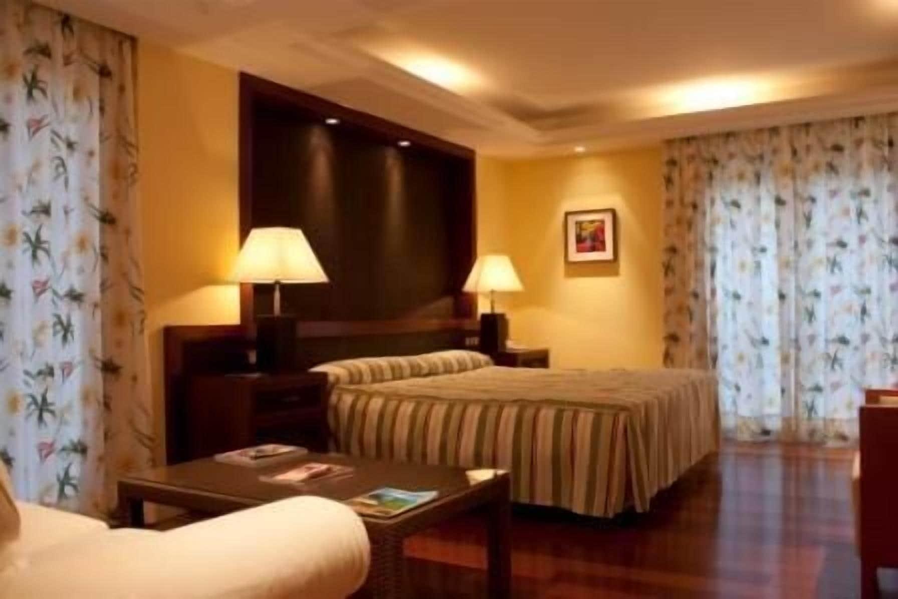 Hotel Mr Les Rotes Денія Екстер'єр фото